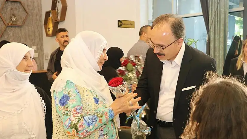 Vali Kızılkaya, Şehit Anneleriyle Anneler Günü'nü Kutladı