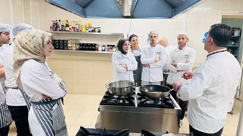 Asırlık Türk Mutfağı Haftası'nda Ünlü Şefler Siirt Üniversitesi'nde Öğrencilerle Buluştu