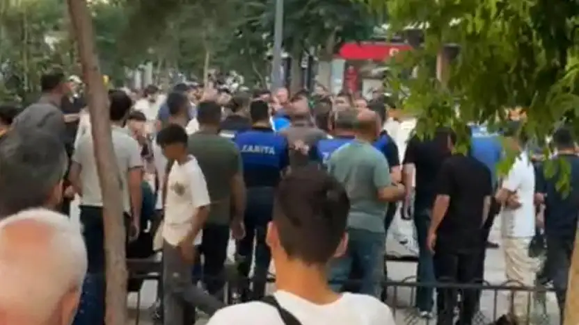 Güres Caddesi'nde Zabıta ile Seyyar Satıcı Arasında Tartışma Çıktı