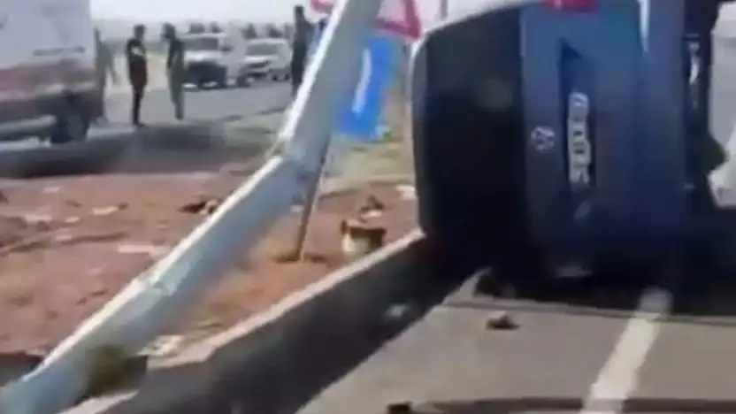 Komşu İlimizde Kontrolden Çıkan Araç Direğe Çarptı: 2 Ölü, 4 Yaralı