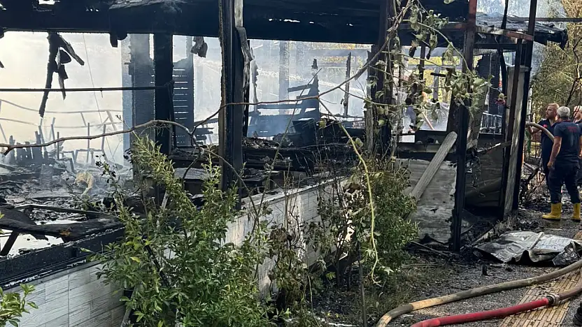 Kurtalan'da Kafe Yangını: İş Yeri Kullanılamaz Hale Geldi