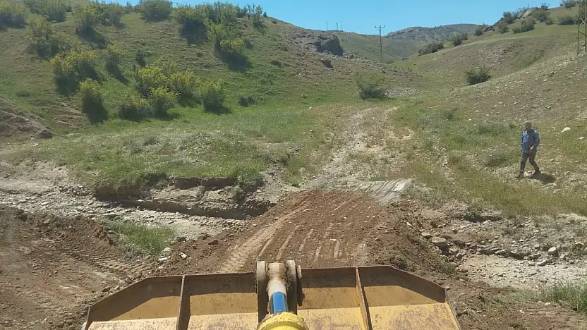Kurtalan'da Tarımsal Ulaşımı Kolaylaştıracak Yol Çalışmaları Sürüyor