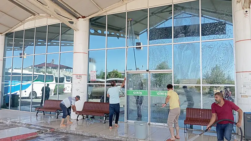 Siirt İl Otogarı'nda Kapsamlı Temizlik ve Bakım Çalışması Gerçekleştirildi