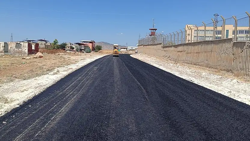 Siirt'te Asfalt Seferberliği: Merkez ve Kırsalda Çalışmalar Sürüyor
