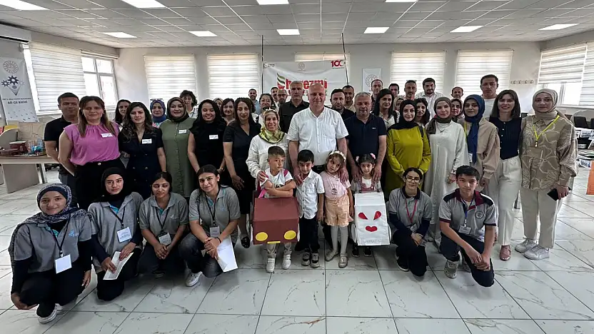 Siirt'te Harezmi Eğitim Modeli Kapsamında Bilgilendirme Toplantısı ve Yıl Sonu Sergisi Düzenlendi