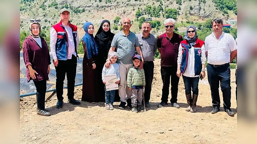 Siirt'te Kadın Kooperatifine Çilek Deneme Alanı Kuruldu