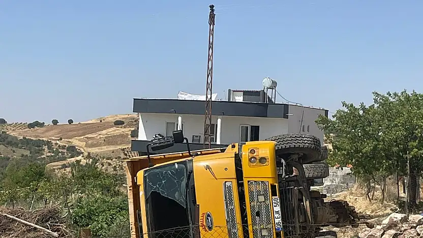 Siirt'te Kamyon Devrildi: 3 Yaralı