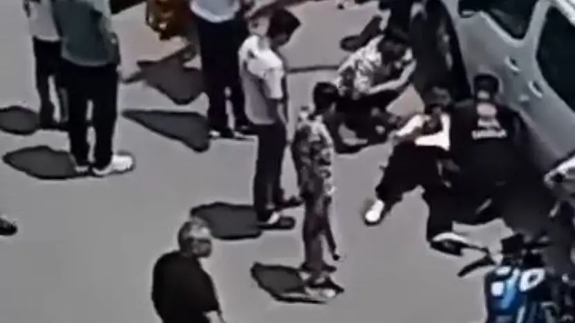 Siirt'te Motosiklet Park Halindeki Araca Çarptı: 1 Yaralı