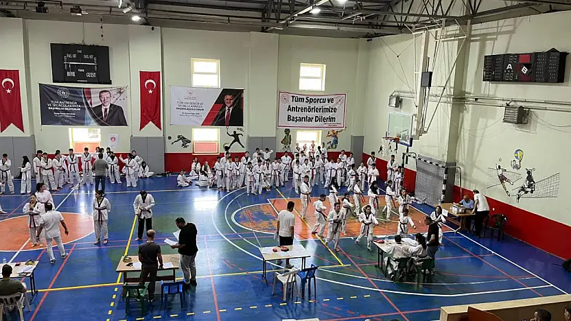 Siirt'te Taekwondo Heyecanı: Minik Sporcular Kuşak Terfisi İçin Sahadaydı