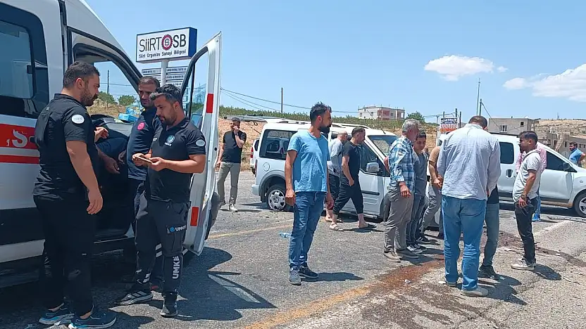 Siirt'te Trafik Kazası: Araçlar Hurdaya Döndü, 4 Yaralı