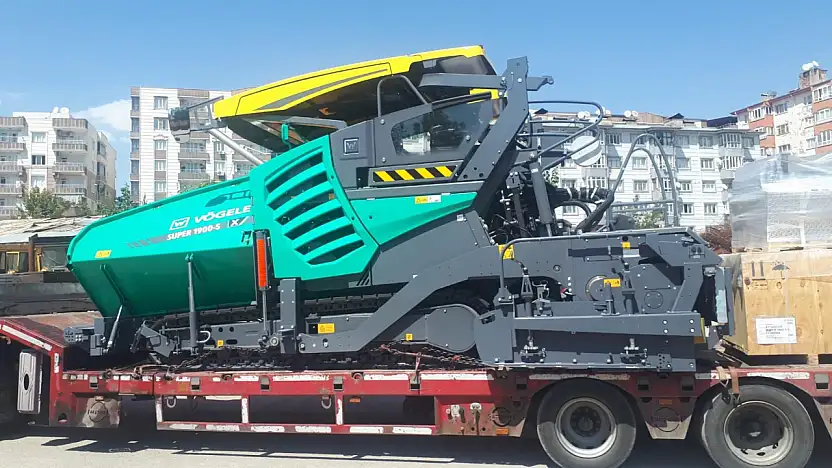 Siirt'te Yol ve Altyapı Çalışmalarına Yeni Ekipman Desteği