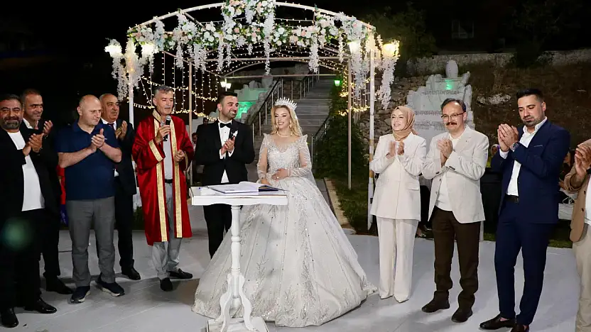 Siirt Valisi, Aile Yılı Kapsamında Düğün Törenine Katıldı