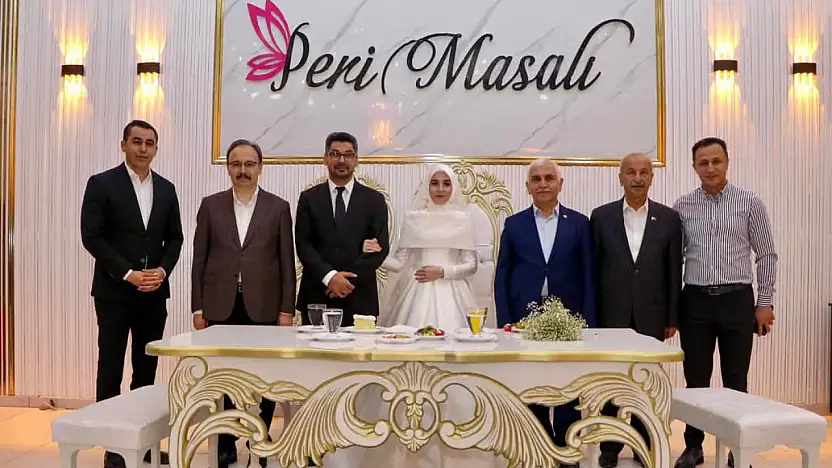 Siirt Valisi Dr. Kemal Kızılkaya ve Milletvekili Mervan Gül Düğün Merasimine Katıldı
