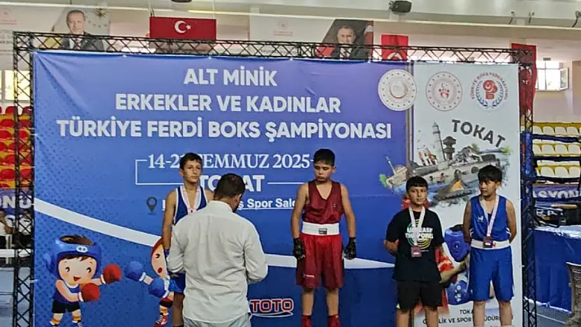 Siirtli Minik Boksörler Türkiye Şampiyonası'nda Zirveye Yükseldi