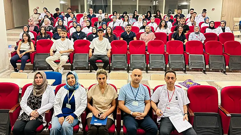 Stajyerler Hastane Ortamına Hazırlanıyor: Siirt Eğitim ve Araştırma Hastanesi'nde Uyum Eğitimi