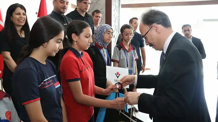 TÜBİTAK Gururu Siirt'te! Başarılı Öğrenciler Vali Kızılkaya Tarafından Ödüllendirildi